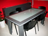 Трапезарна маса със стъклен плот