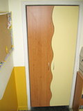 Шкаф имитиращ стая с нестандартни врати