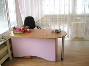 Бюро със заоблен плот