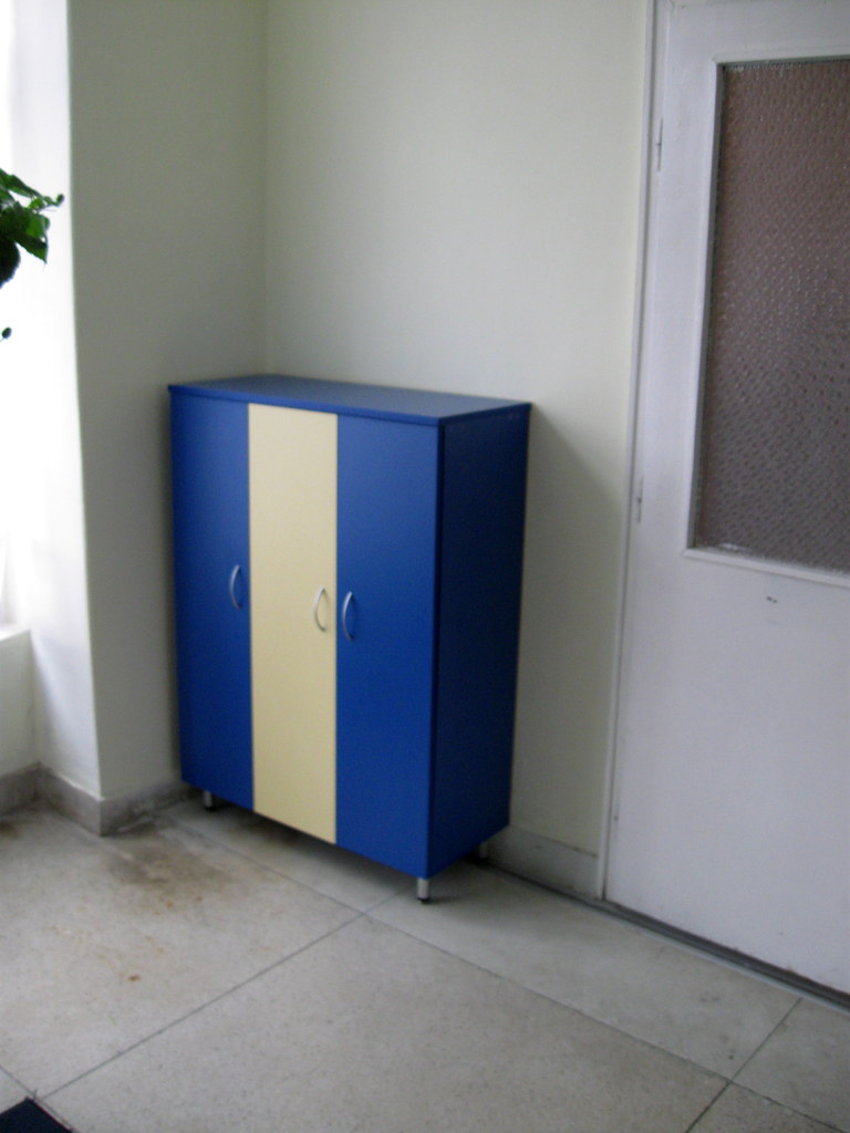 Трикрилни детски гардеробчета за детски градини