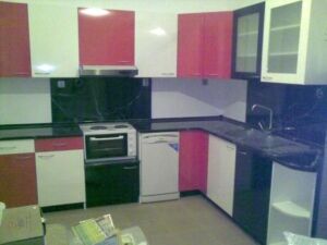 Кухня по поръчка Бяло Черно Червено