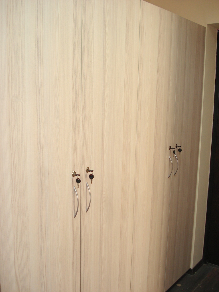 Четирикрилен помощен шкаф