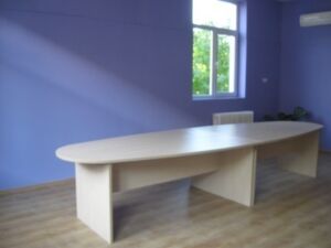 Конферентна маса Бреза