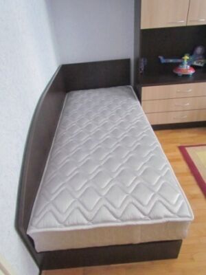 Ъглово легло с повдигащ механизъм