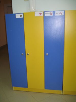 Трикрилни детски гардеробчета за детски градини