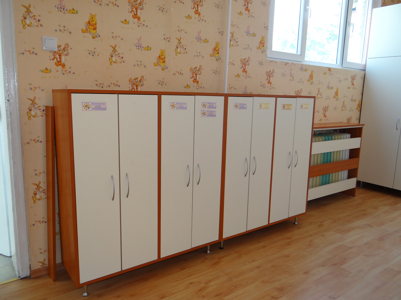 Двукрилни шкафчета на метални крака - Image 2