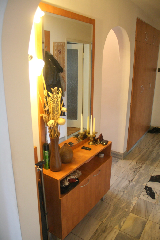 Цялостно обзавеждане за антре Ретро