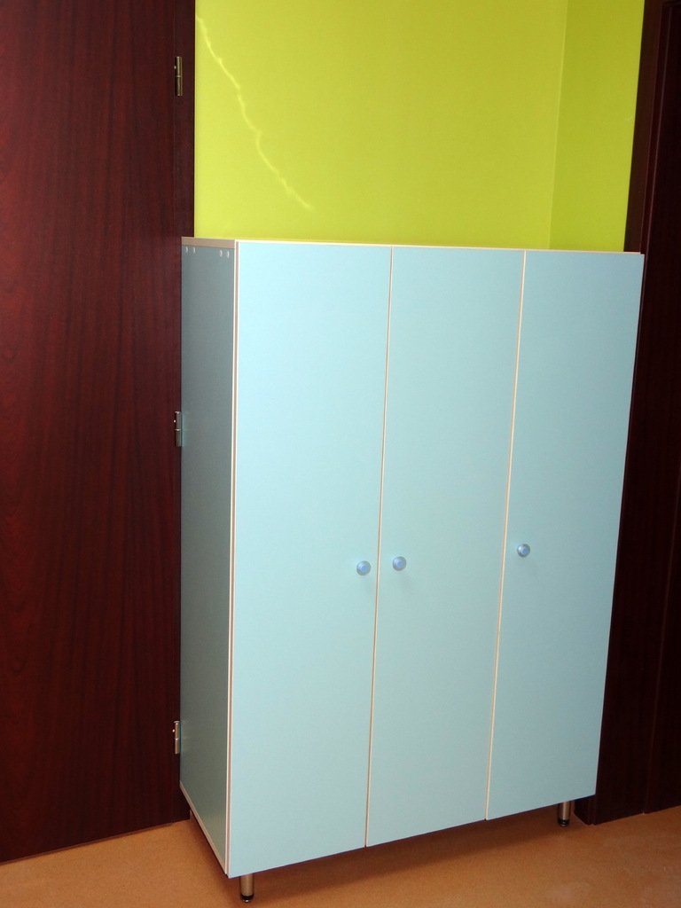 Трикрилни детски гардеробчета за детски градини - Image 3