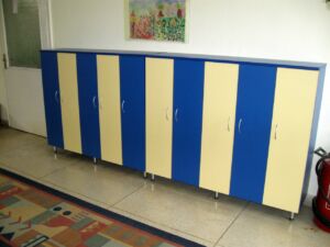 Петкрилно детско шкафче