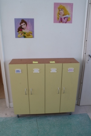 Четирикрилни шкафчета на метални крака - Image 4