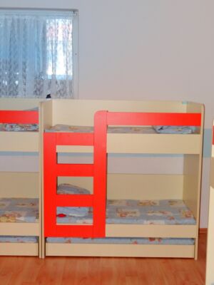 Триетажно детска легло