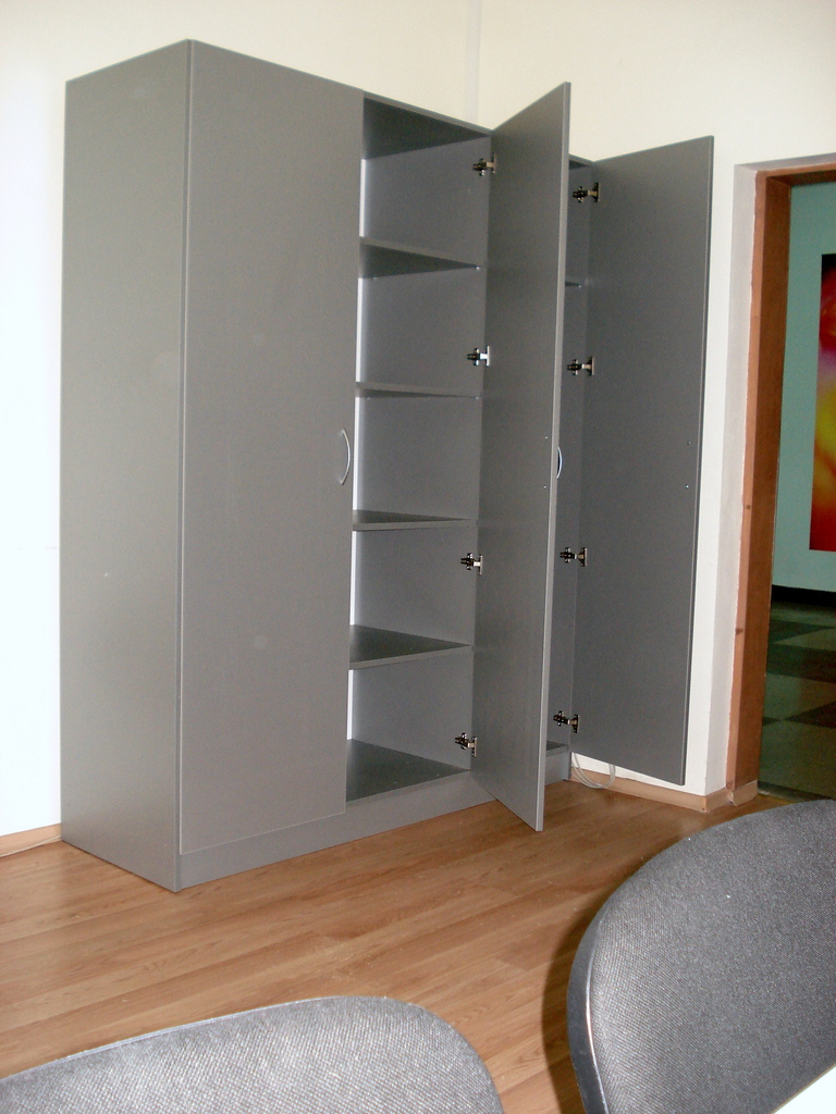 Трикрилен гардероб по поръчка - Image 2