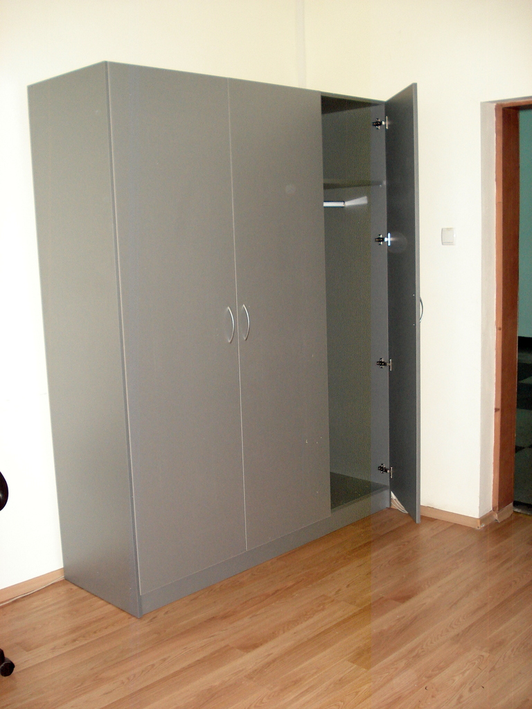 Трикрилен гардероб по поръчка - Image 4