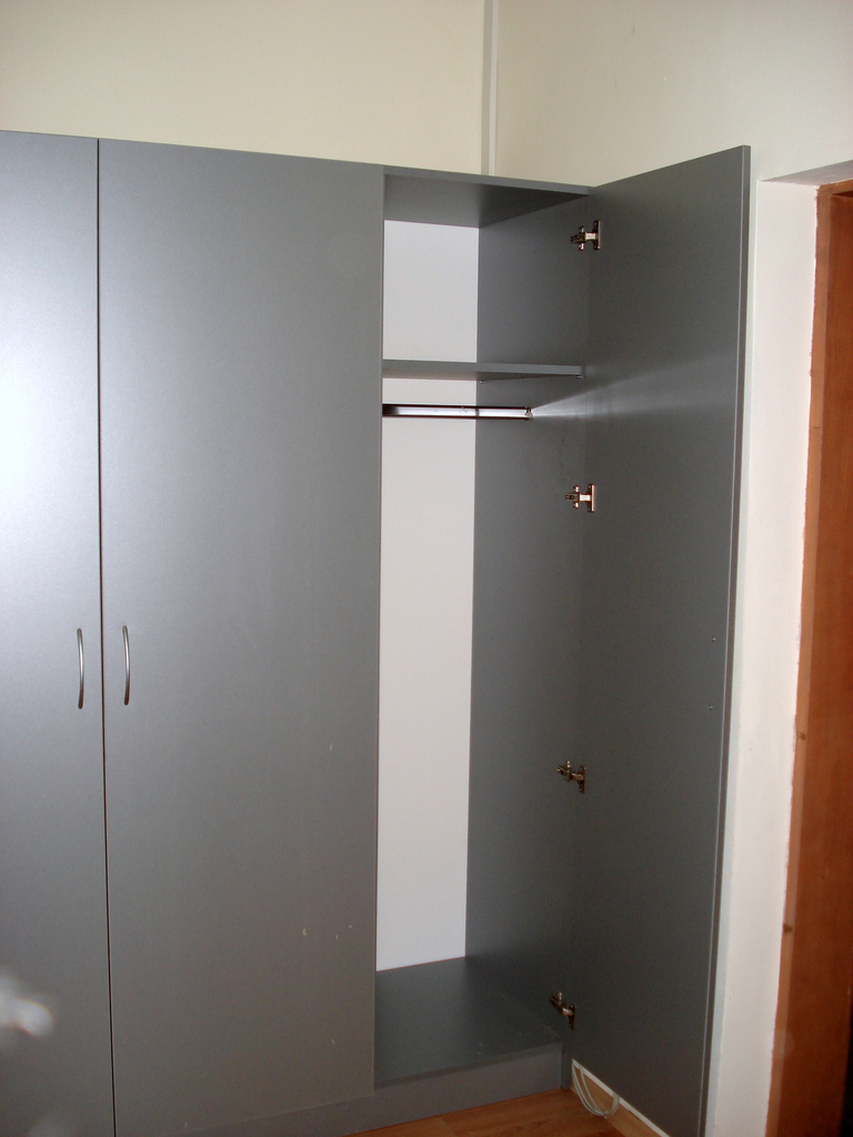 Трикрилен гардероб по поръчка - Image 3