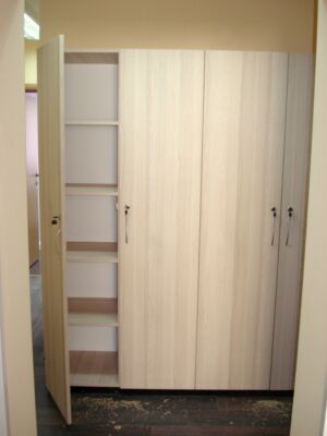 Четирикрилен помощен шкаф