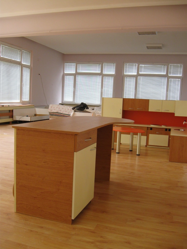 Бюро с декоративни елементи - Image 4