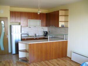 Кухня по поръчка Орех и Крем