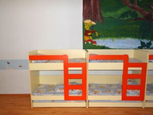 Триетажно детска легло